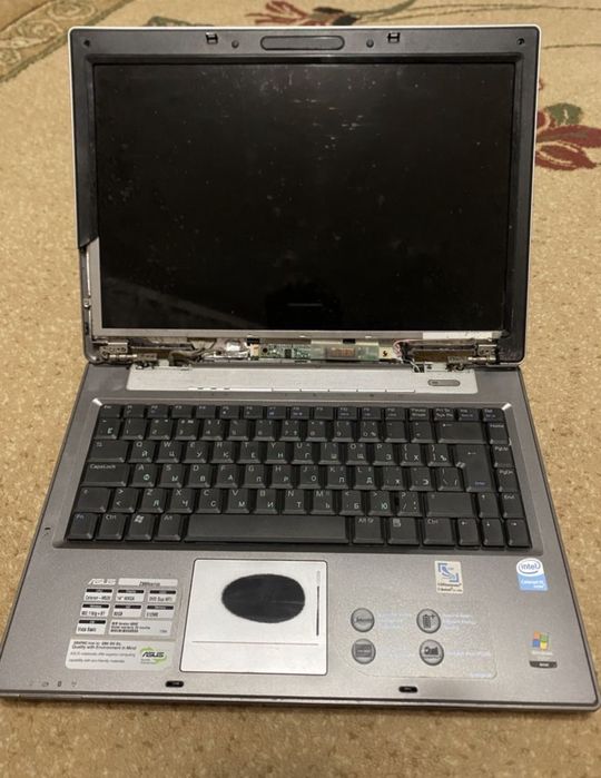 2 ноутбука не работабт причина не известна оба с магазина