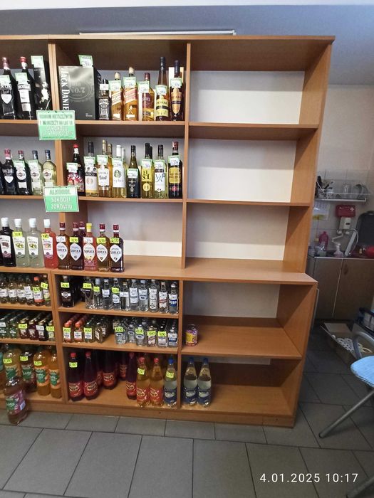 Regały sklepowe i lada sklepowa