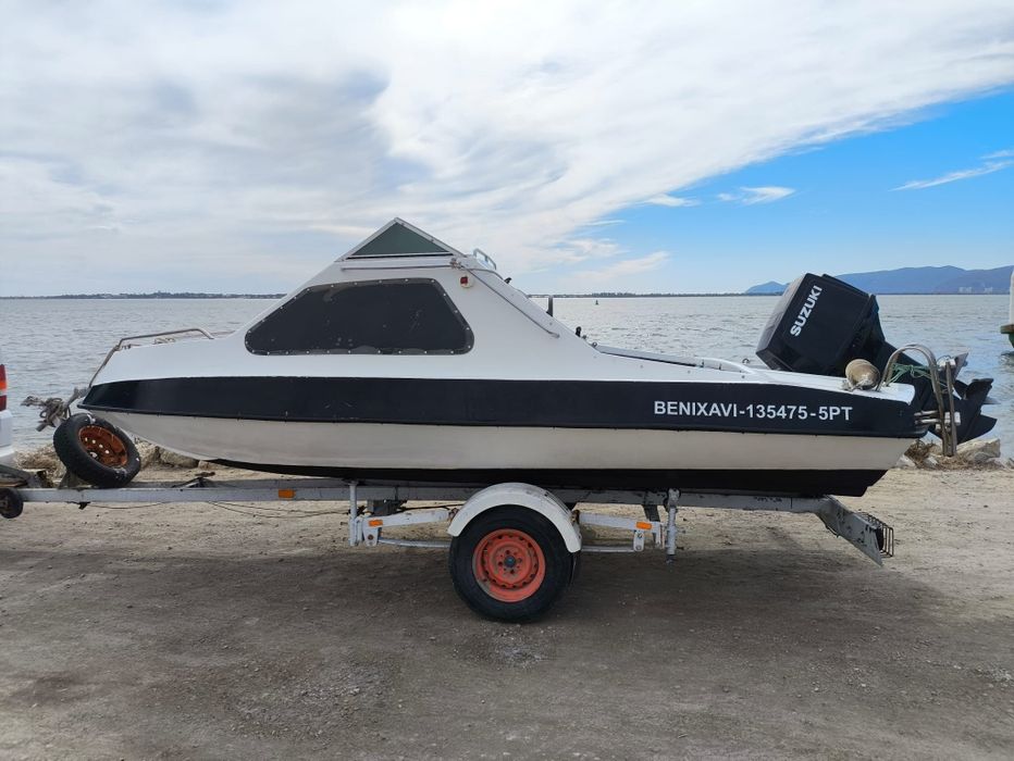 Barco semi-cabinado c/ Suzuki 85 Cv