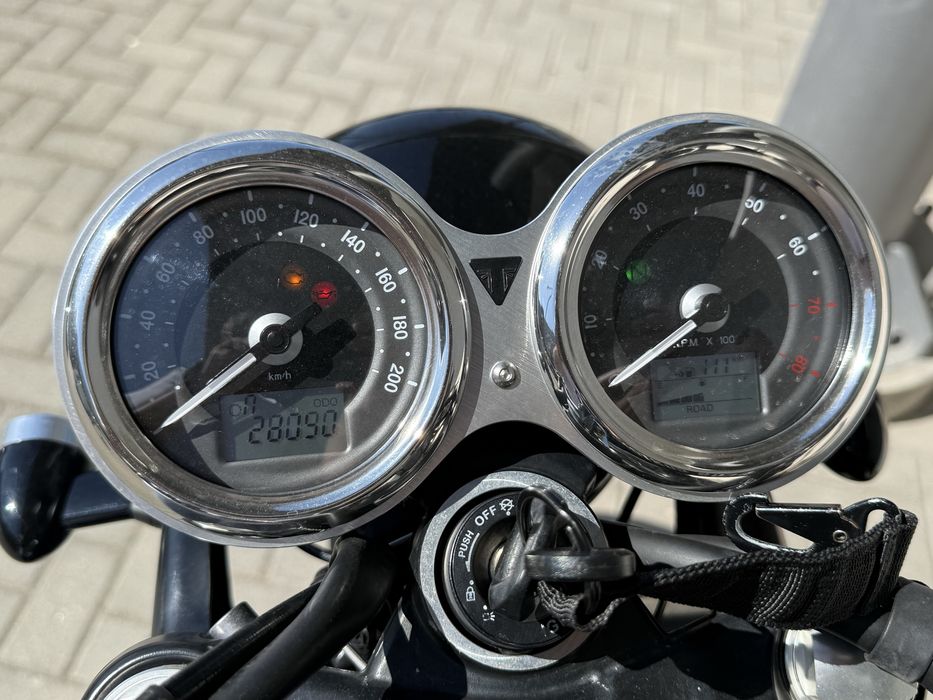 Triumph Bonneville T120 Black