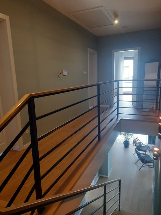 Balustrady wewnętrzne i zewnętrzne barierki poręcze balkony