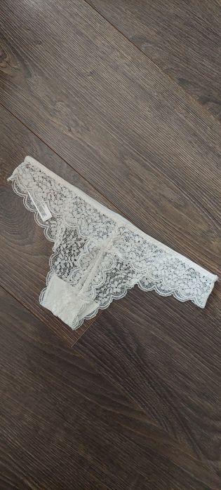 Majtki figi damskie z koronki kremowe Primark XS nowe
