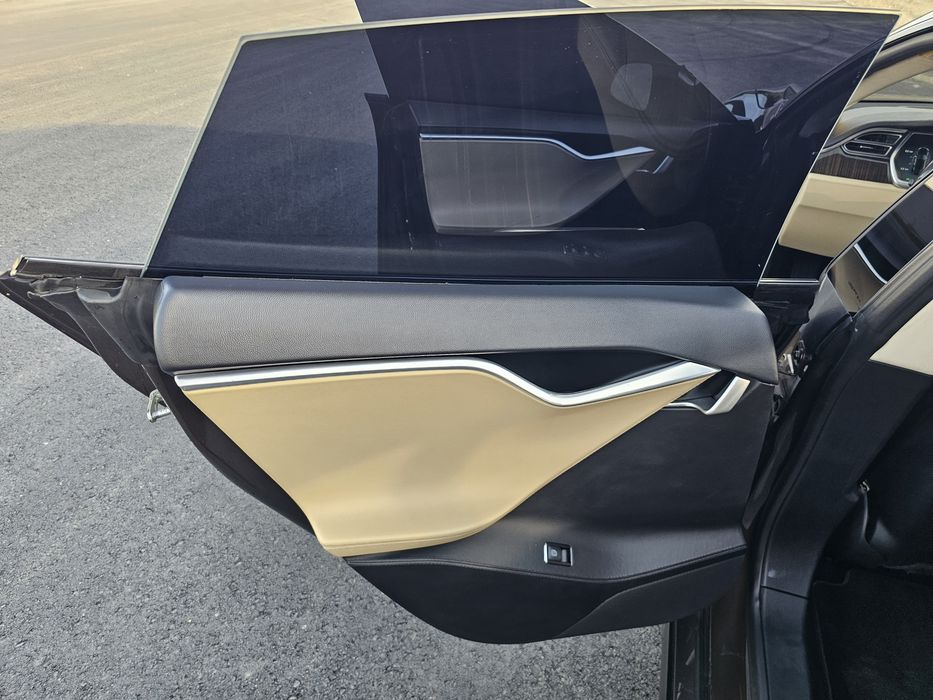 Tesla Model S 85 2013