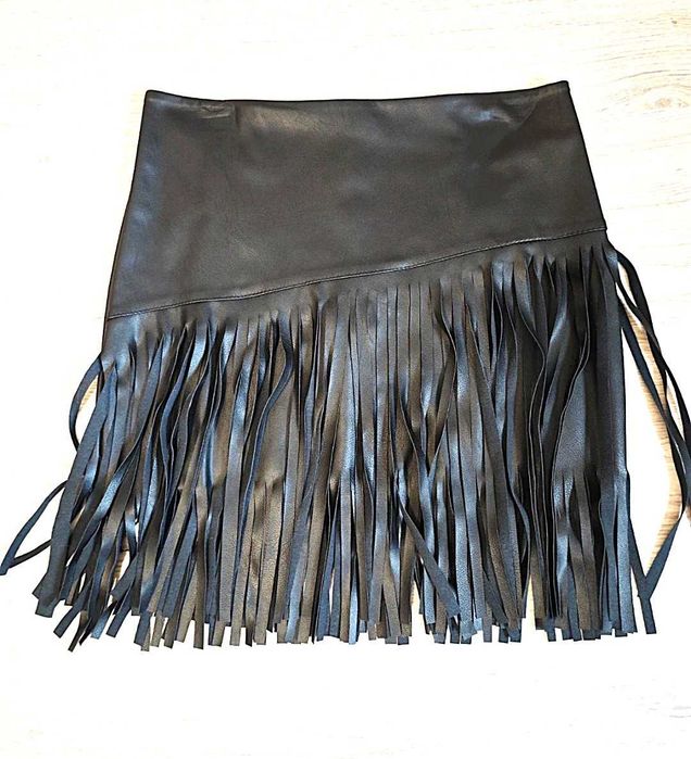 Saia Preta com Franjas – Tamanho M