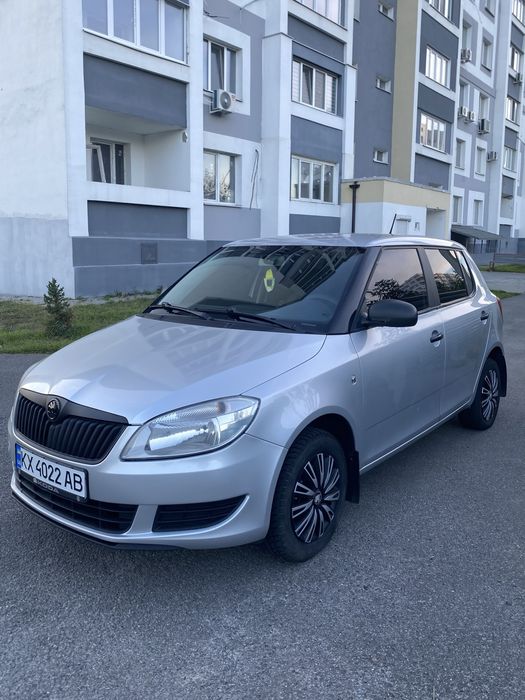 Продам свой автомобиль Шкода Фабия 2012 года