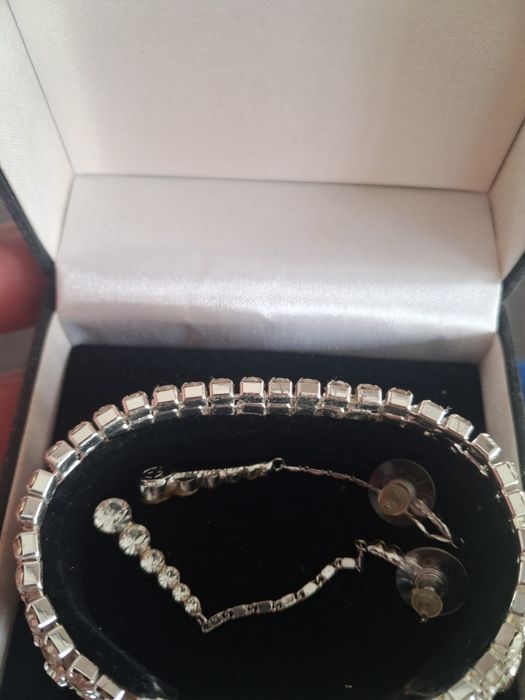 Vendo pulseira e brincos