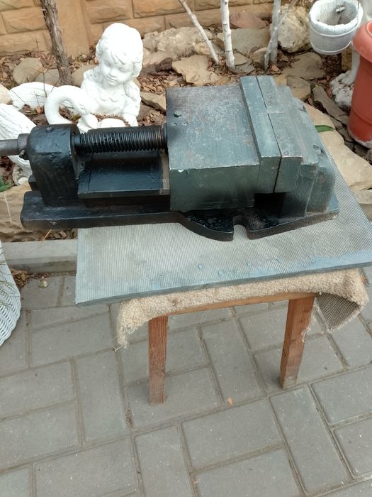 Тиски слесарные, станочные.