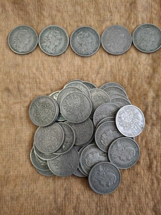 Lote de 220 moedas da República Portuguesa - anos 40, 50, 60 e outros (ver fotos)