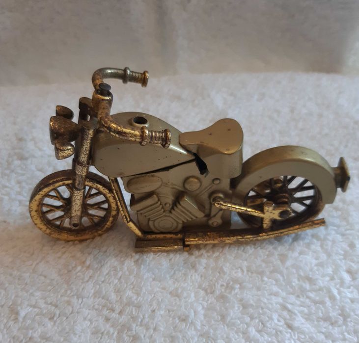 Mota estilo Chopper, antiga em metal