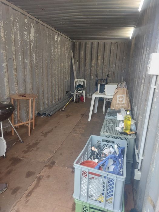 Vende-se  um contentor