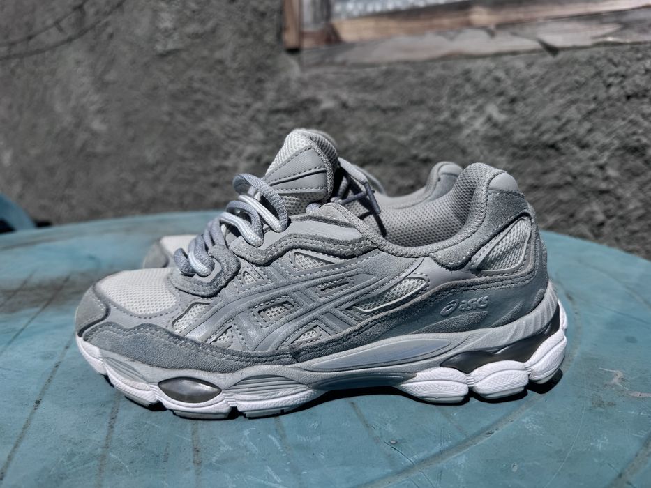 кросовки Asics жіночі та golden goose