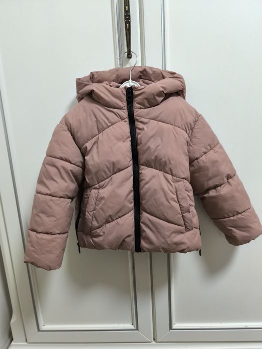 Куртка зара zara на 120см. Стан чудовий, колір -пудра
