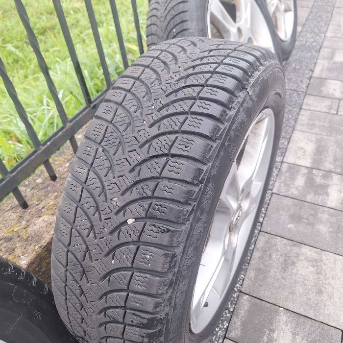 Alufelg 15 z oponami zimowymi Toyota Yaris 2