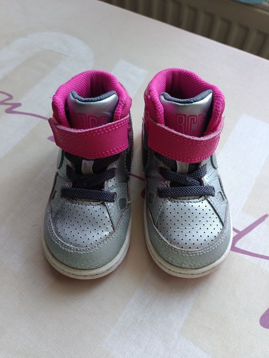 Buty Nike z wysoką cholewką rozmiar 22