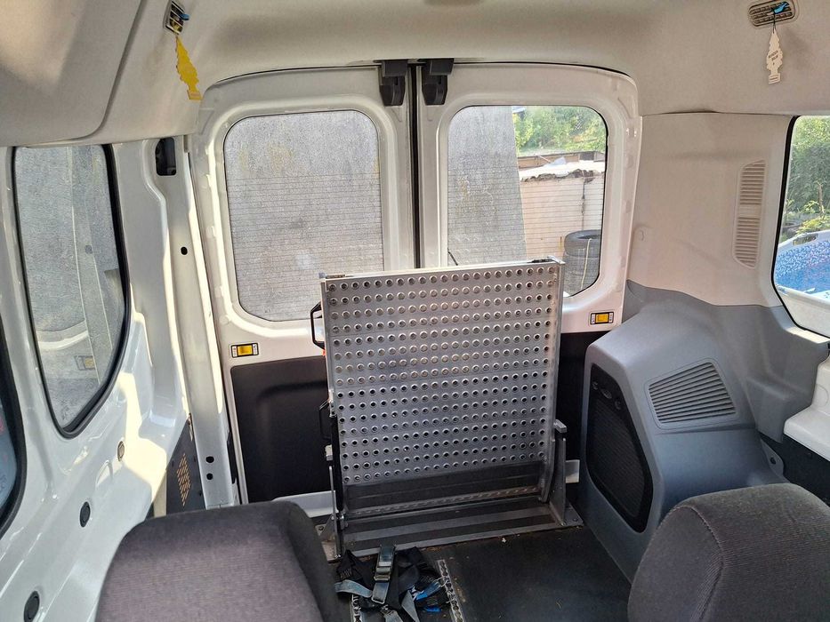 Ford Transit 9 osobowy dla niepełnosprawnych
