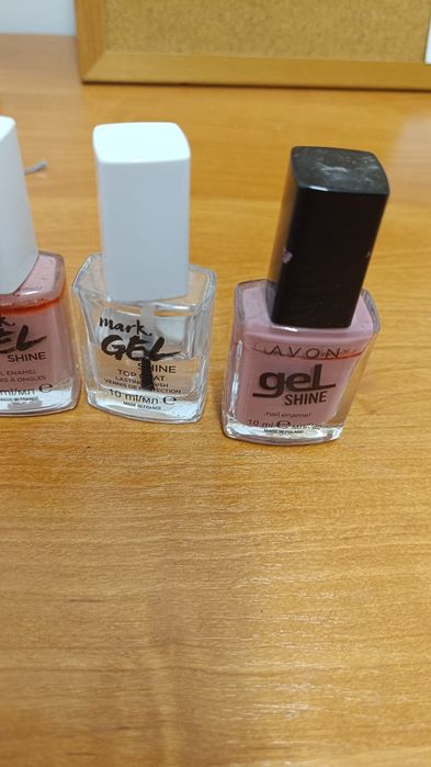 Lakiery do paznokci Avon