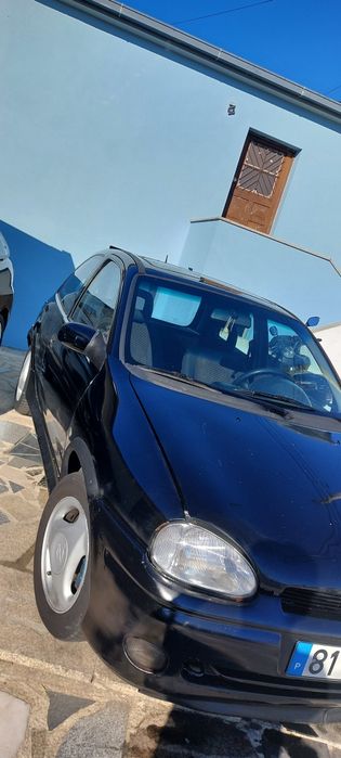 Carro de andar  diariamente  , e económico