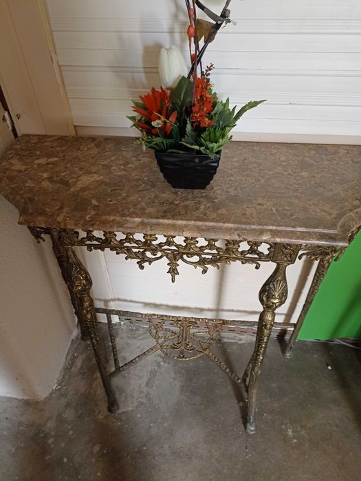 Credência em Dourado