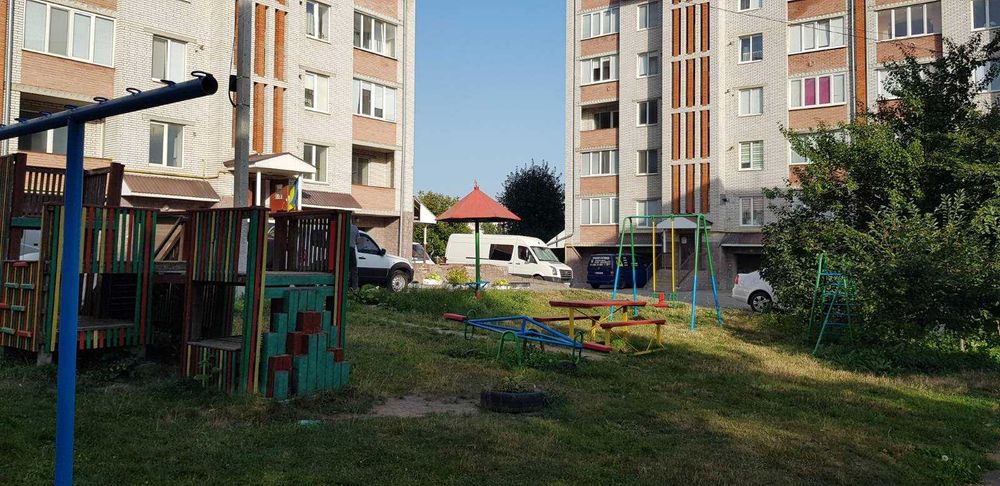 дворівнева сира 3-кімнатна квартира