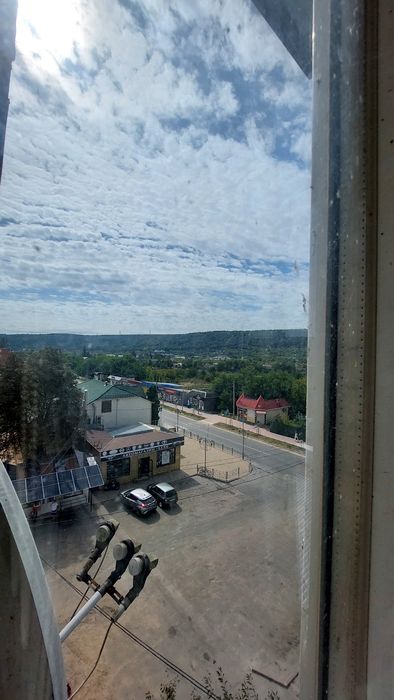 Продам 4-кімнатну квартиру. Пр-т Незалежності,301.