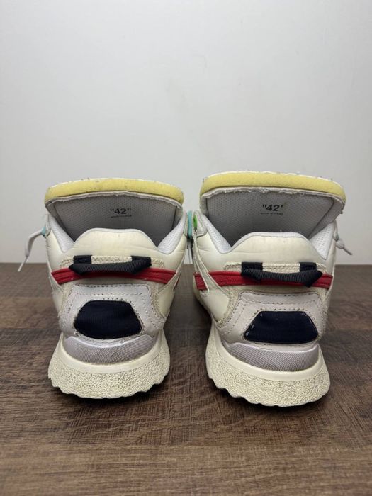 Off white sponge