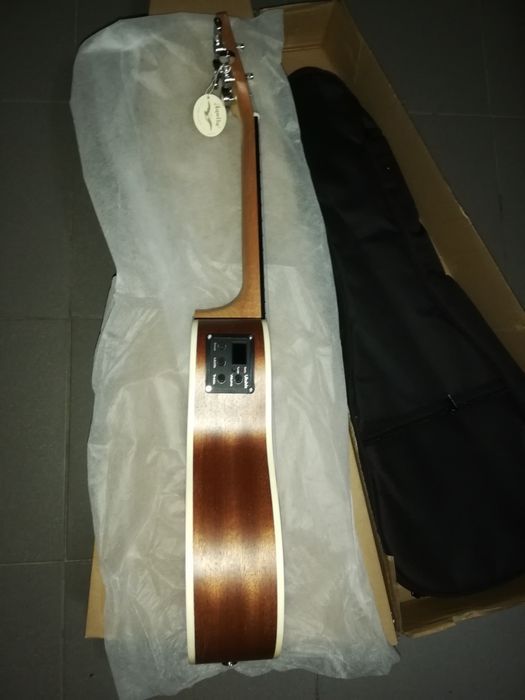 Ukulele tenor elétrico novo