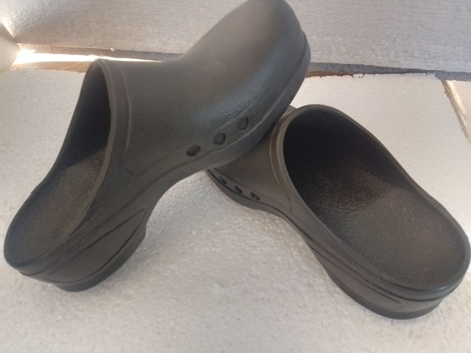 Робочі сабо, взуття