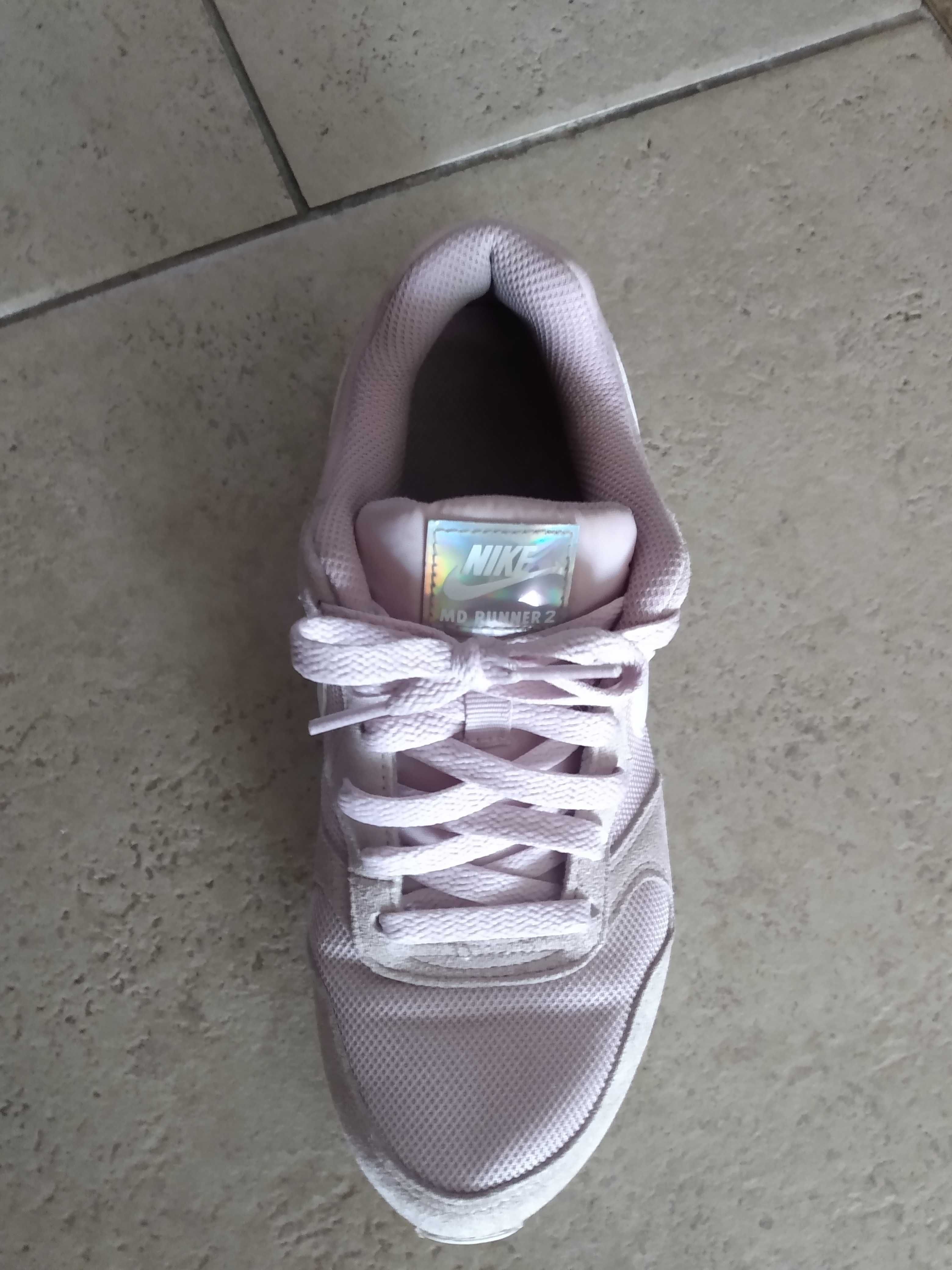 Nike md runner pudrowy roz deals