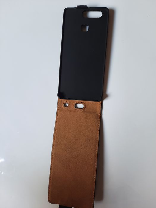 Etui zamykany na Huawei p9