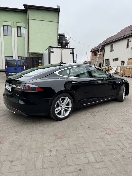 Tesla model S perfomens 85KW