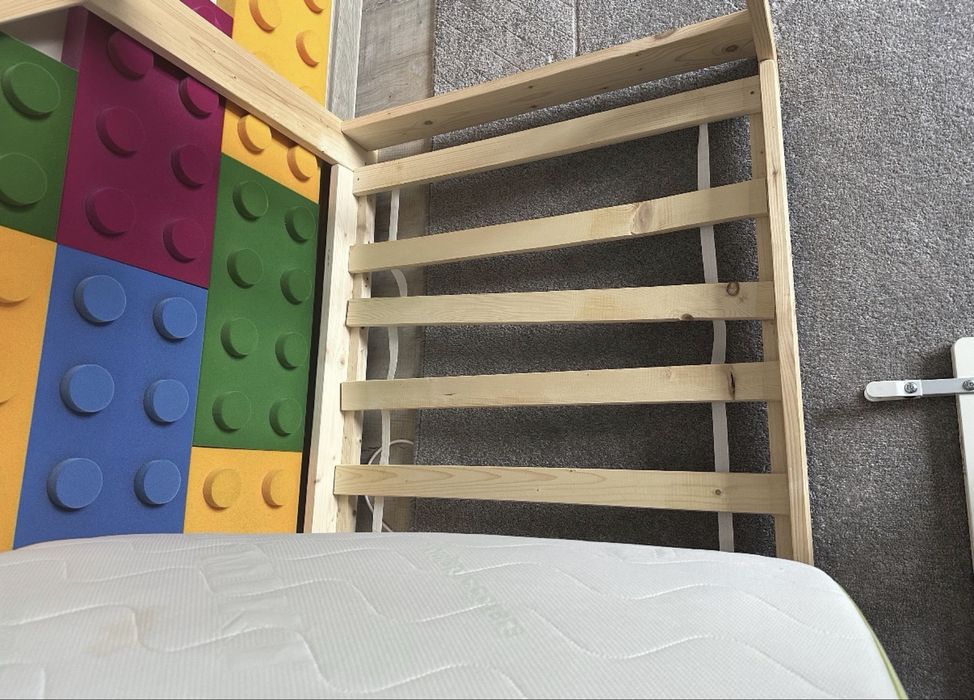 Łóżko domek z materacem