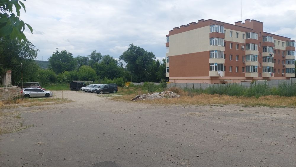 Продам 10.5 соток. Пр-т Незалежності,5.