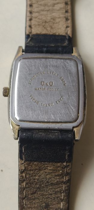 Часы кварцевые ручные женские Q&Q годинник наручний. На запчасти ни.