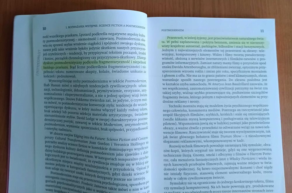 Dominika Oramus "O pomieszaniu gatunków"