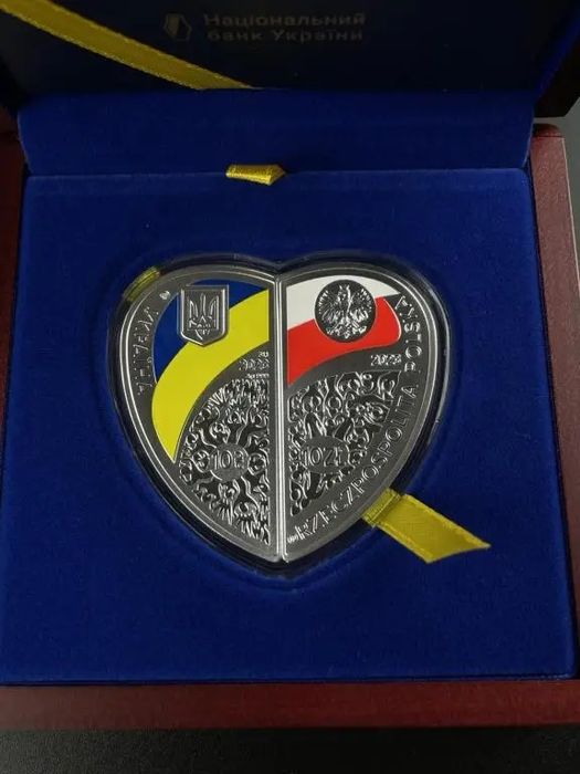 Набір із двох срібних монет “Дружба та братство - найбільше багатство”