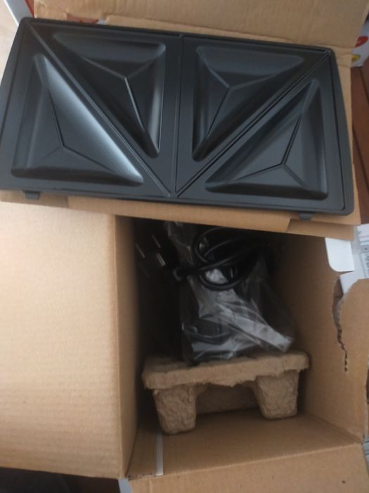 Tostadeira/Sanduicheira, nova em caixa