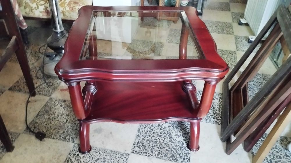 Mesa de centro em mogno com vidro biselado