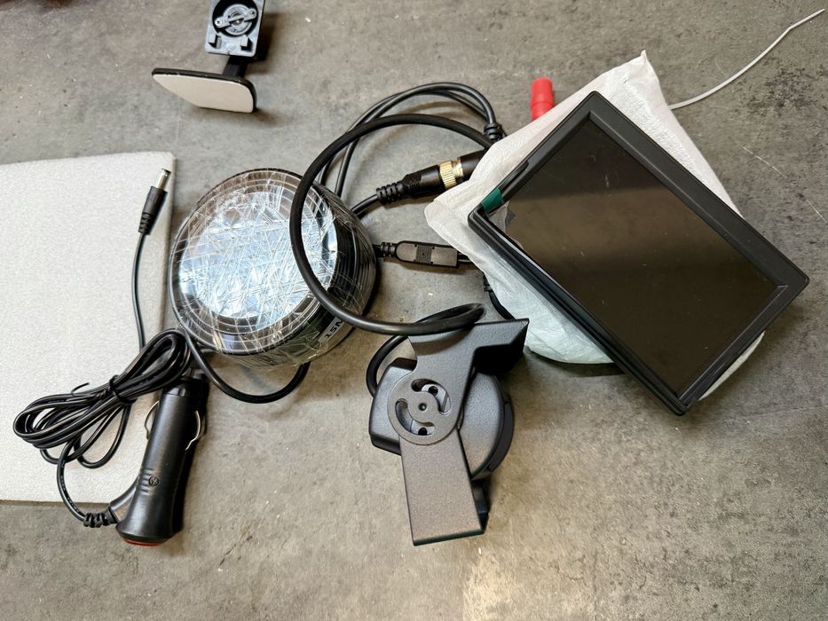 Conjunto monitor e câmara marcha atrás