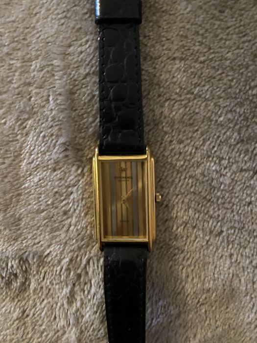 Relogio  de marca  RAYMOND WEIL  de senhora muito delicado, caixa