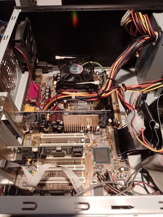 Retro komputer Pentium 4 socket 478 GeForce 6200 AGP