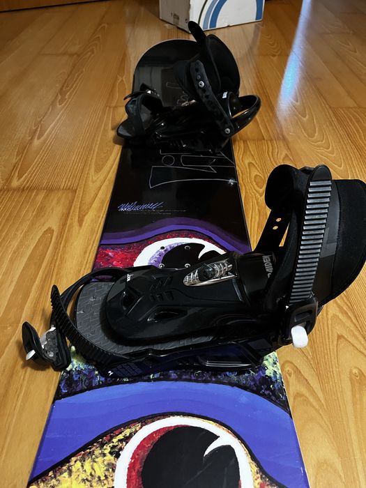 Prancha de snowboard com fixações