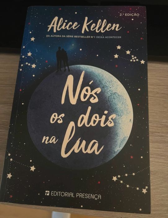 Livro nós os dois na lua