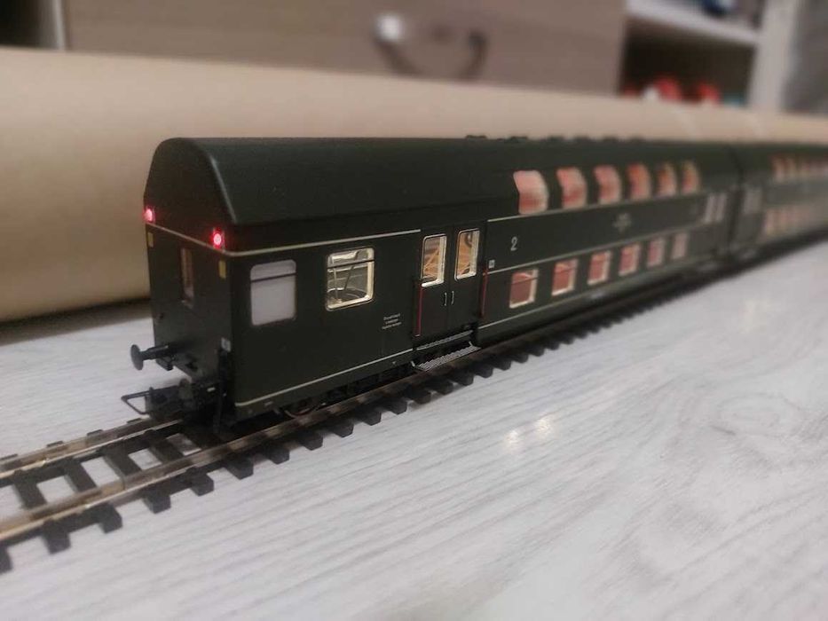 zestaw wagonów Rivarossi HRS4215 PKP HO z oświetleniem stacja Gdynia