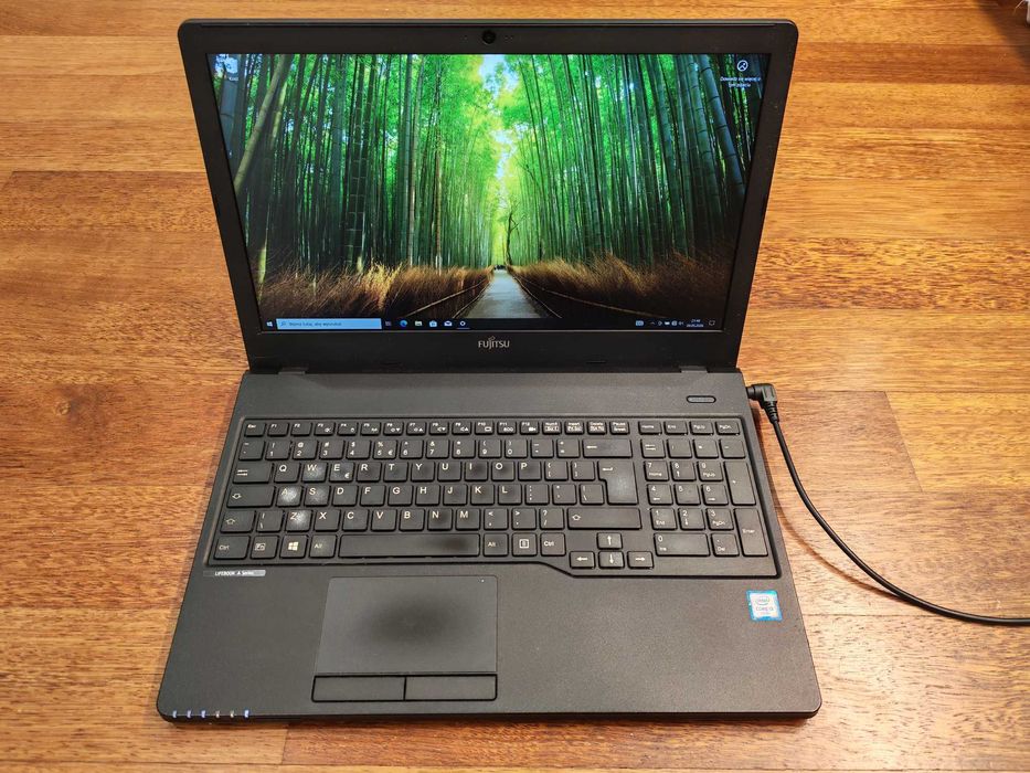 Laptop Fujitsu Lifebook A357, Intel Core i3-6006U; 8GB RAM, SSD