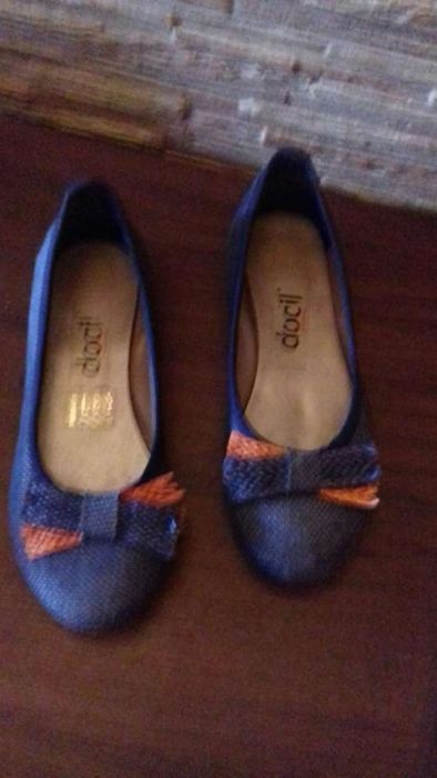 Sapatos de menina n.32 novos.