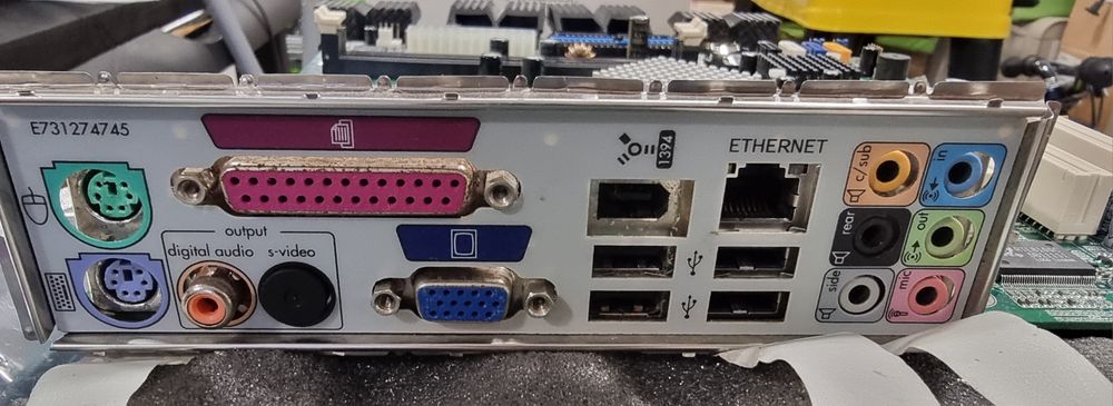 Vendo motherboard socket 775