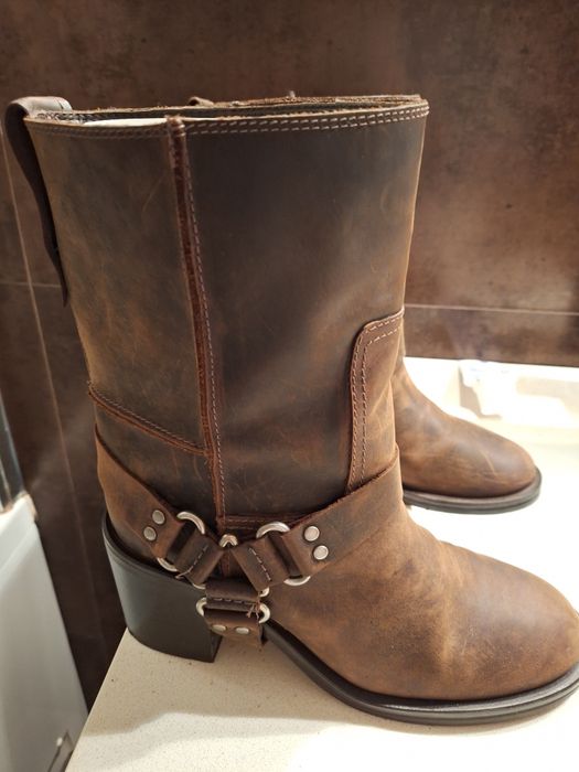 Botas em pele de bovino