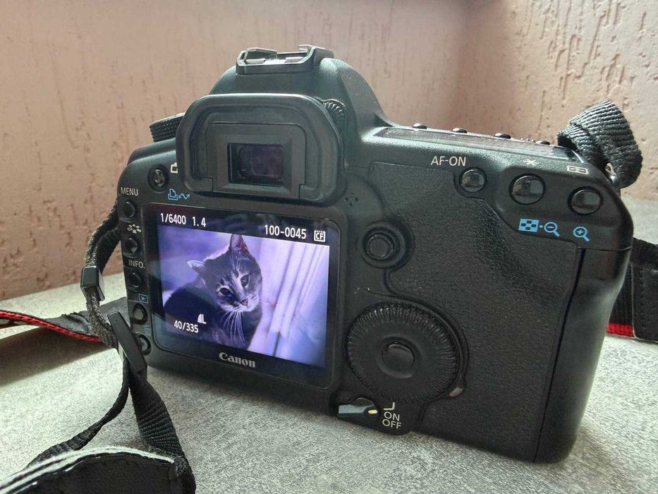 Повнокадрова дзеркальна камера Canon 5d mark 2