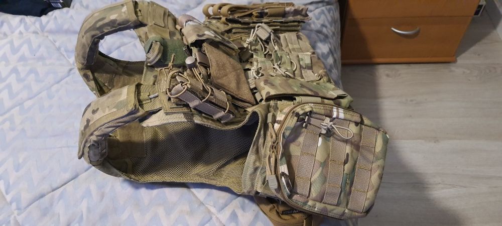 Colete tático militar multicam em excelente estado