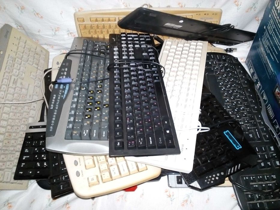 клавиатуры для ПК. компьютера. на запчасти. разные. кол-во 28 шт.